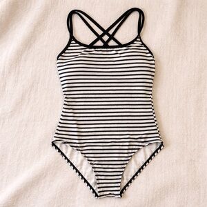 ✨ Carve Designs Strappy Back Striped One-Piece Swimsuit Size S